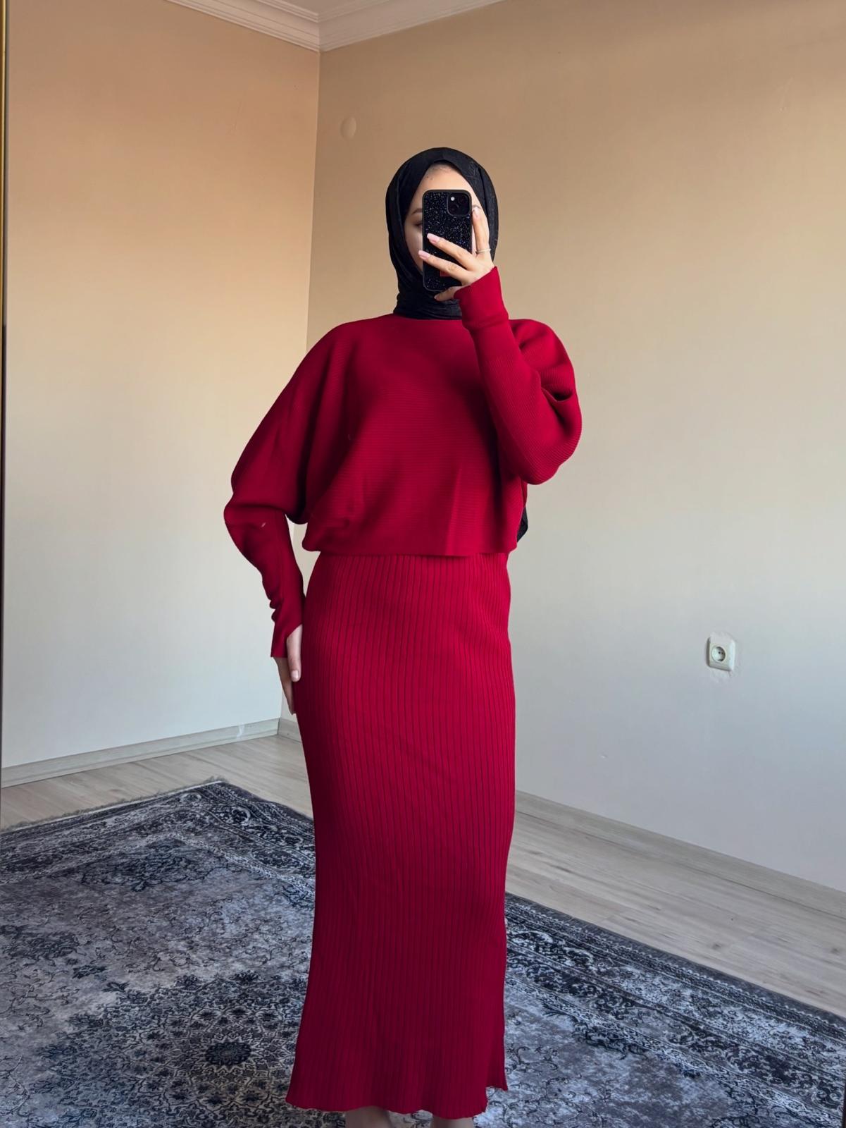 Dar Kesim Triko Takım Elbise Kırmızı