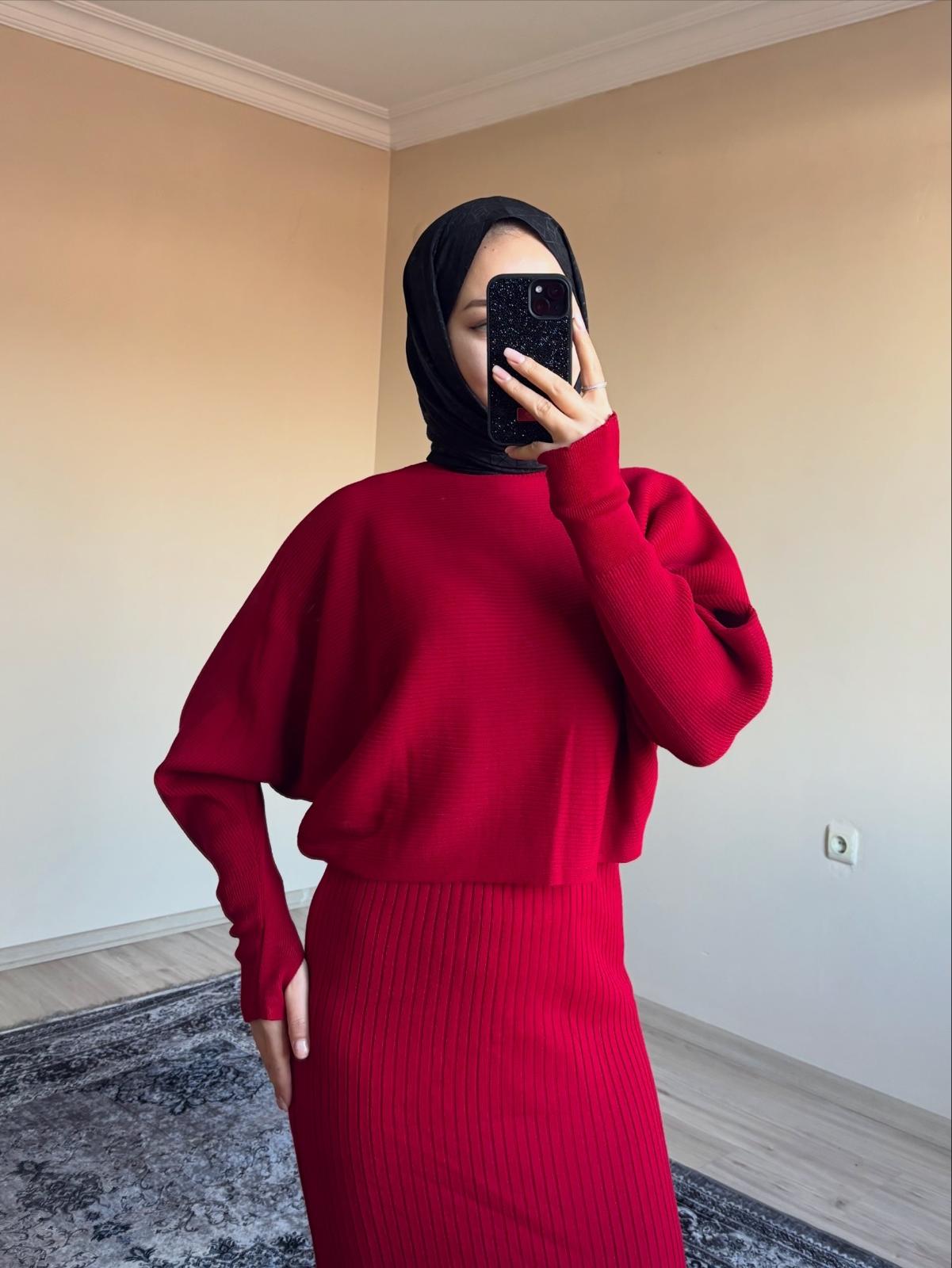 Dar Kesim Triko Takım Elbise Kırmızı