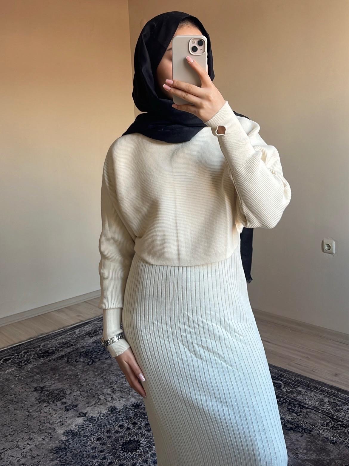 Dar Kesim Triko Takım Elbise Krem