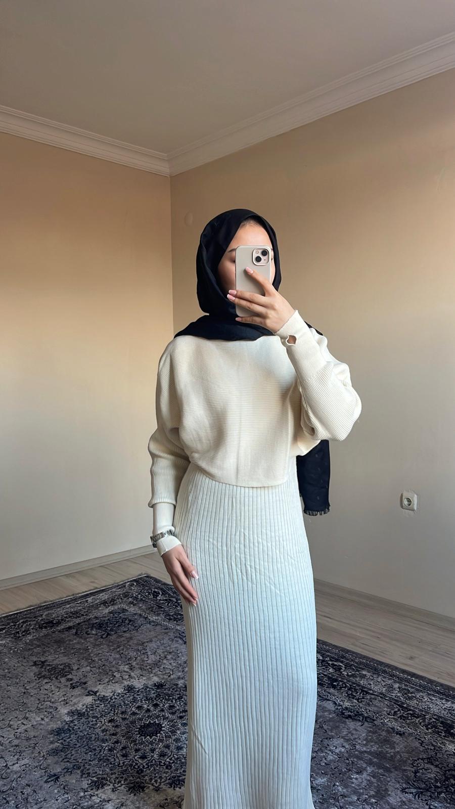 Dar Kesim Triko Takım Elbise Krem