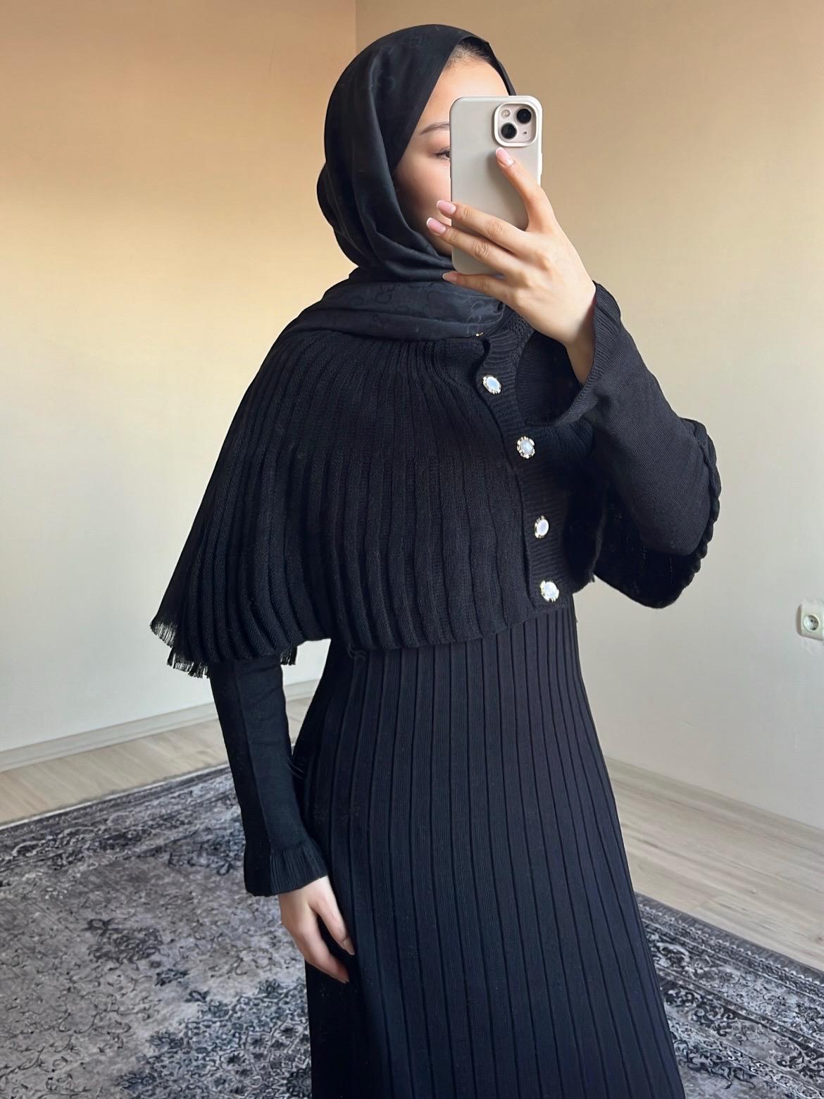 Pelerinli Triko Takım Elbise Siyah