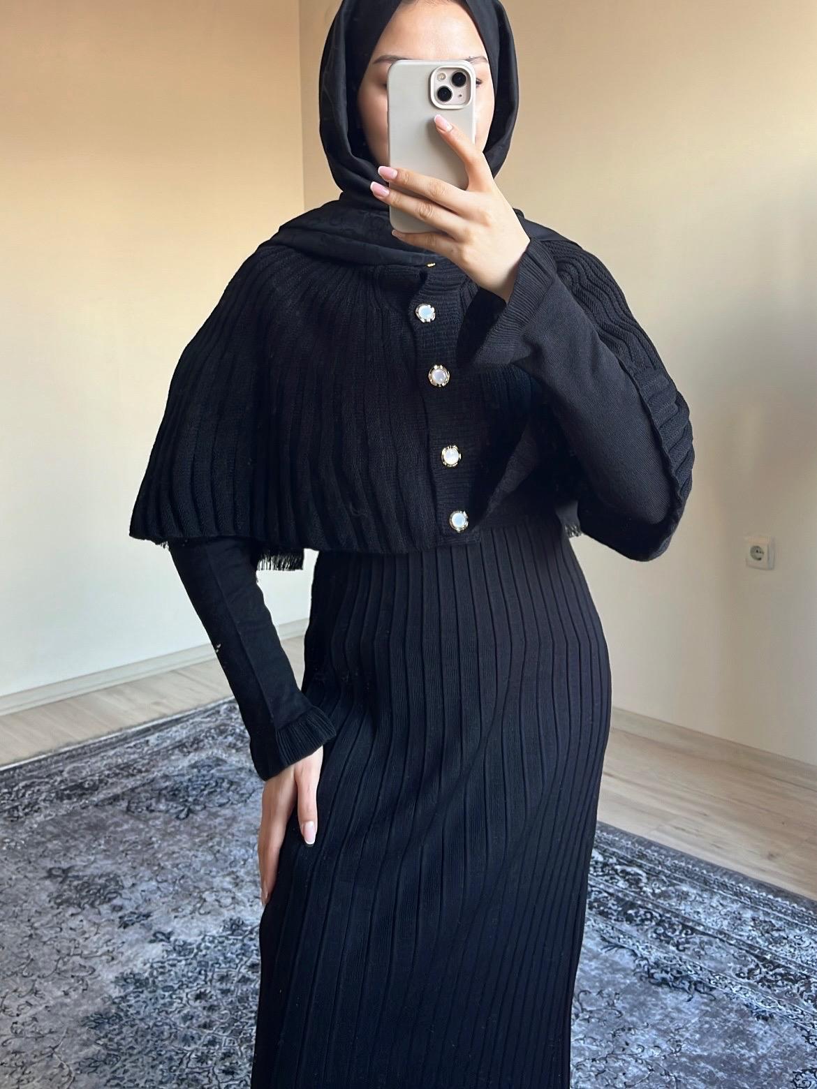 Pelerinli Triko Takım Elbise Siyah