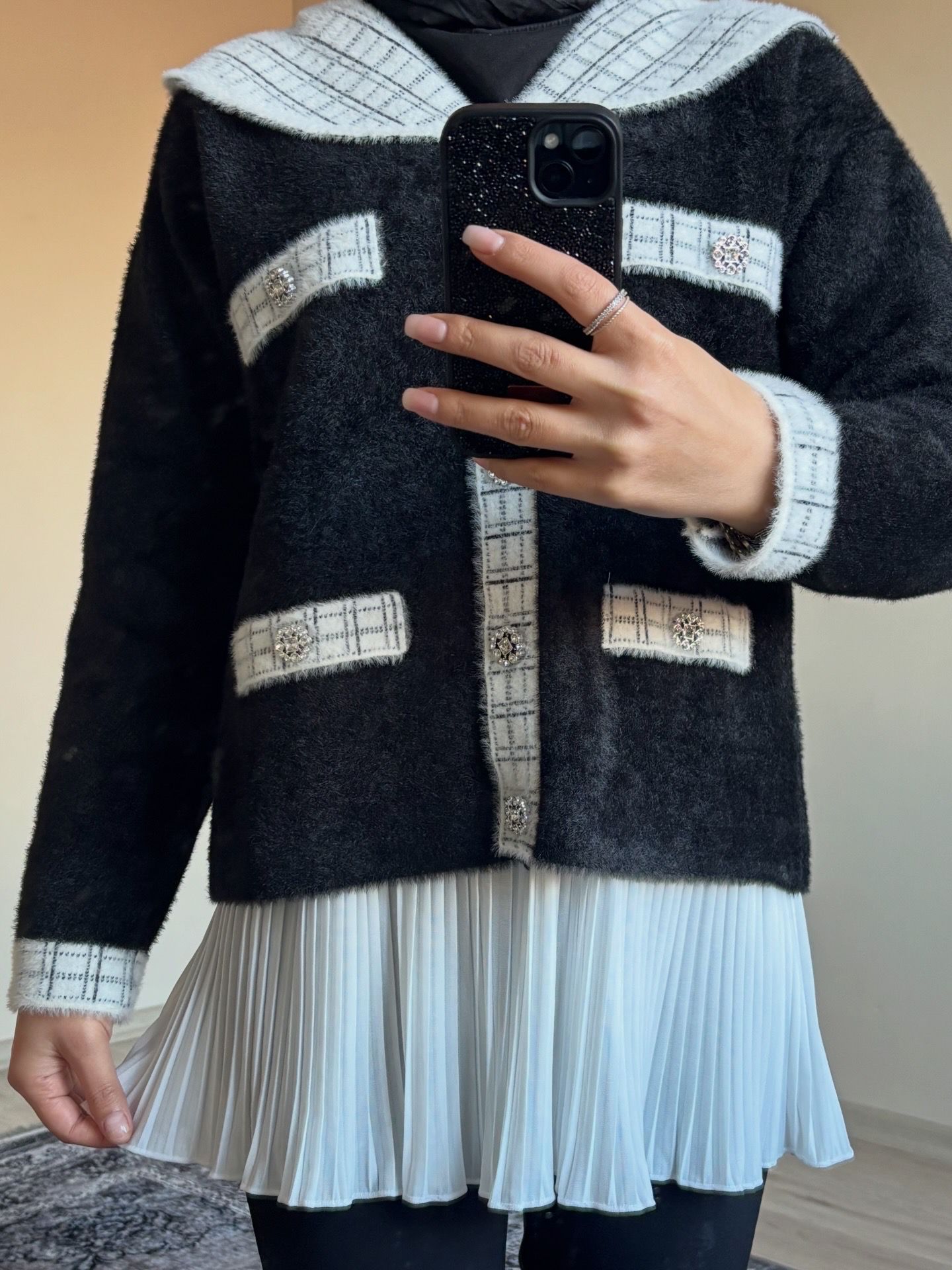 Beyaz Pileli İçlik