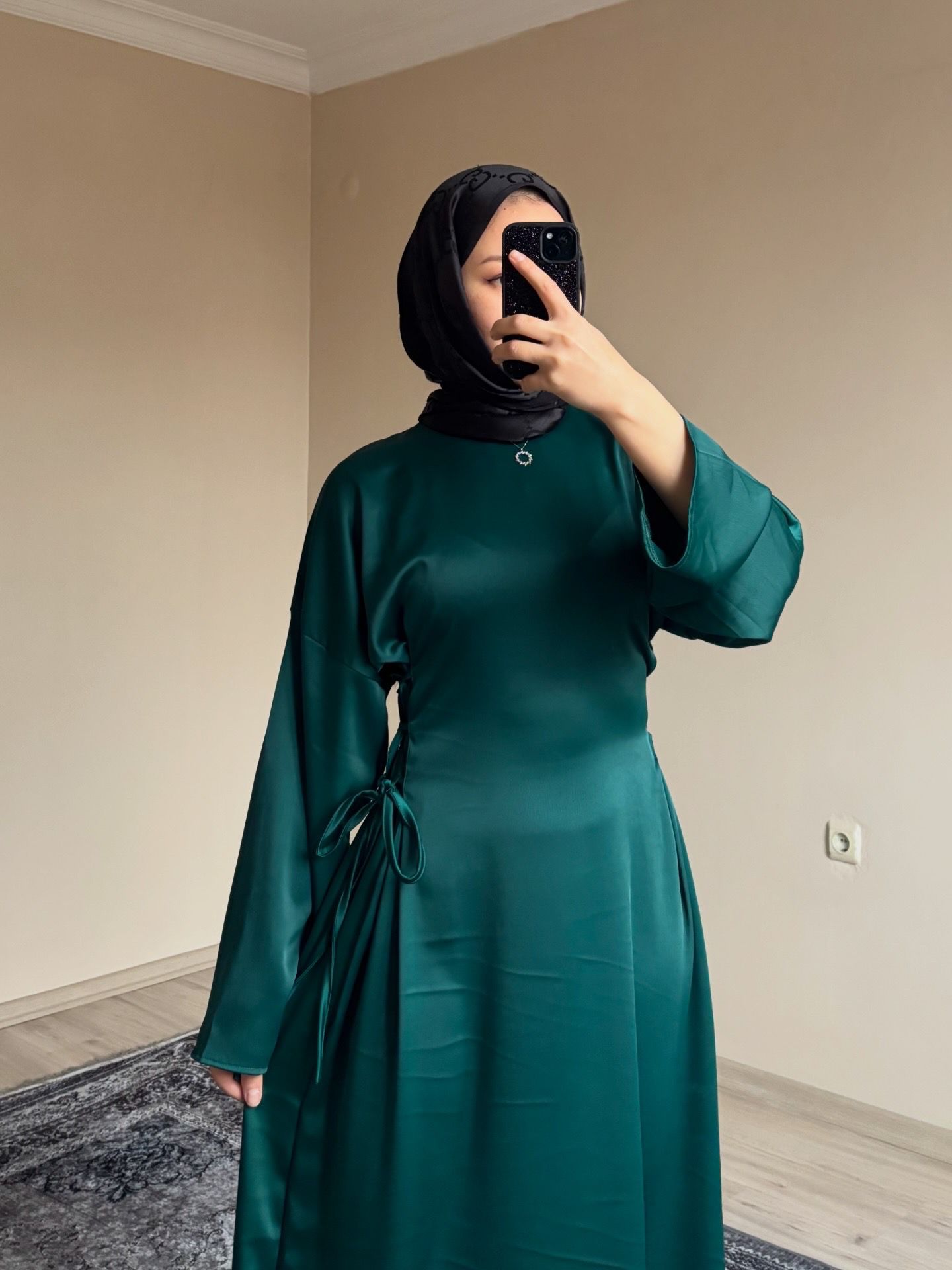 Rode Saten Elbise Zümrüt yeşili