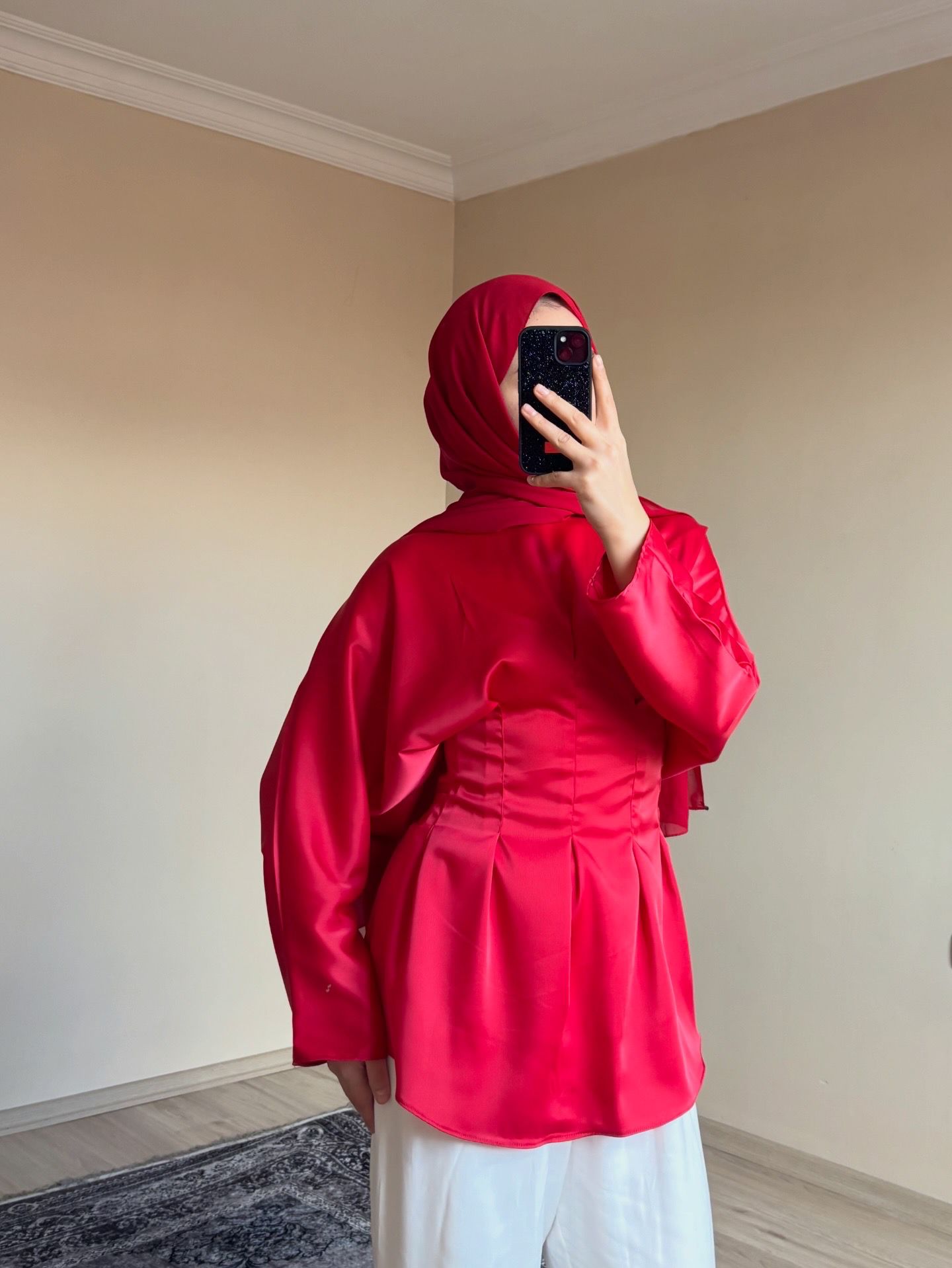 Pileli Üst kırmızı Saten