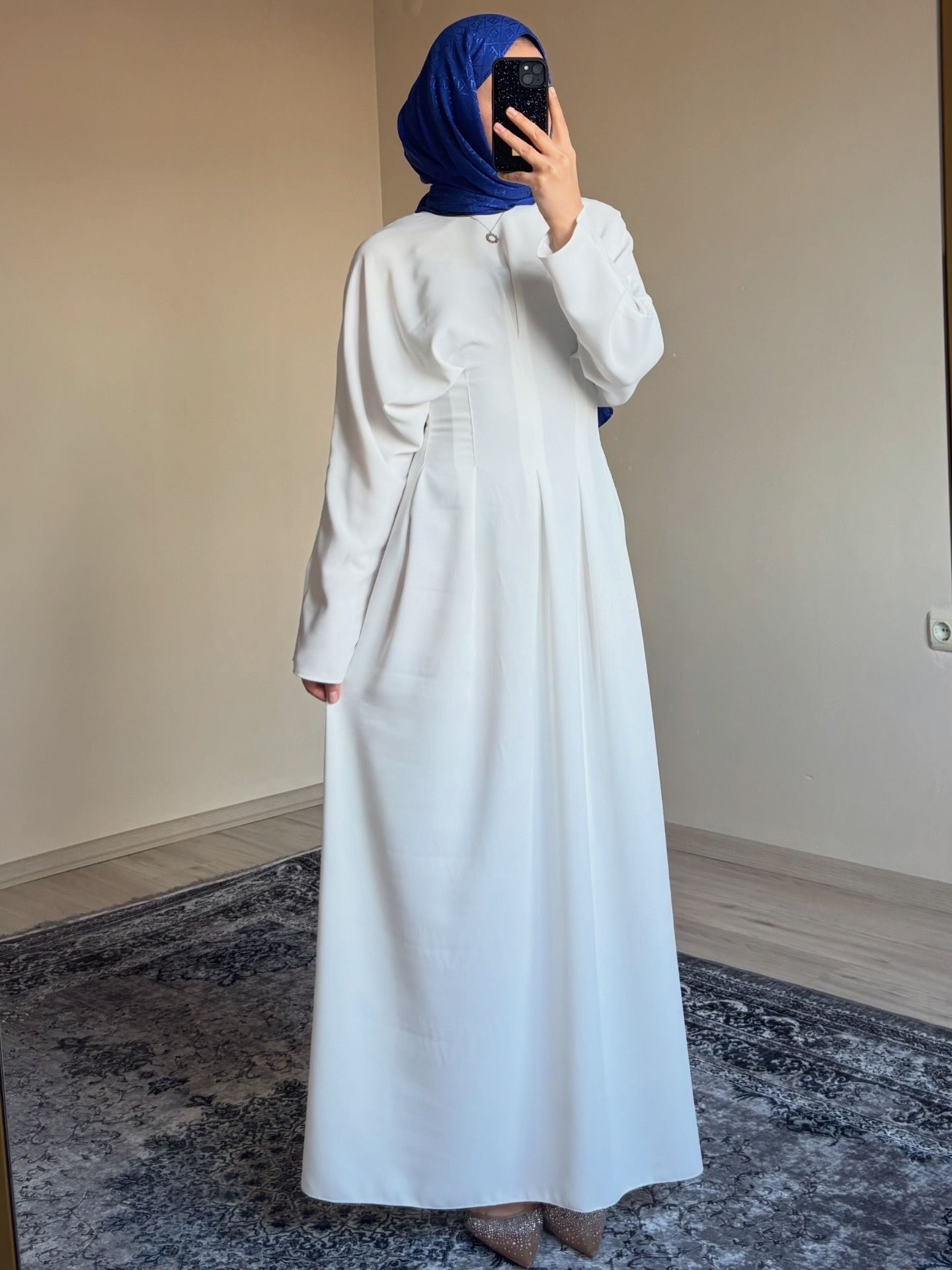 Belden Oturtmalı Beyaz Elbise