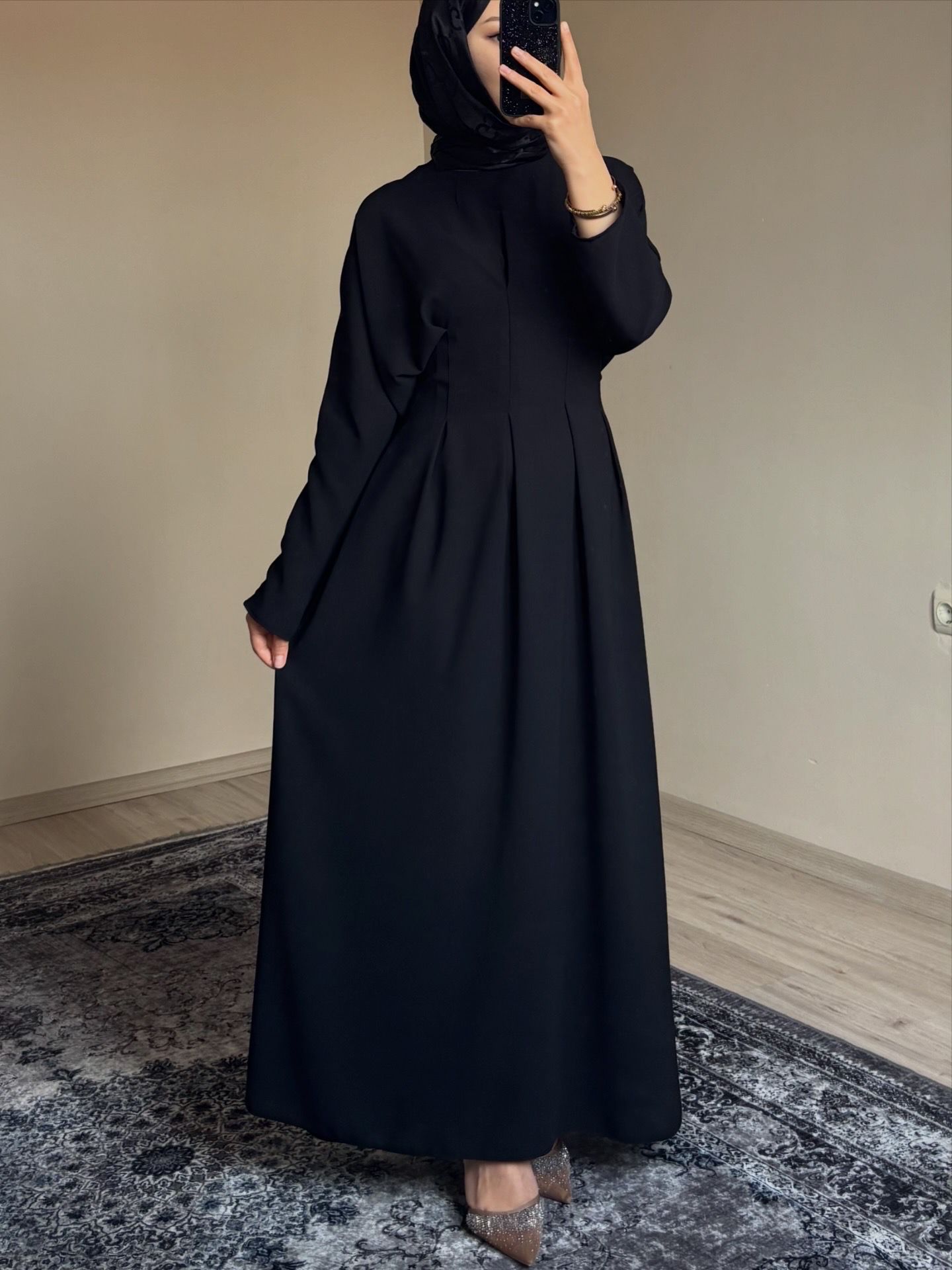 Belden Oturtmalı Siyah Elbise