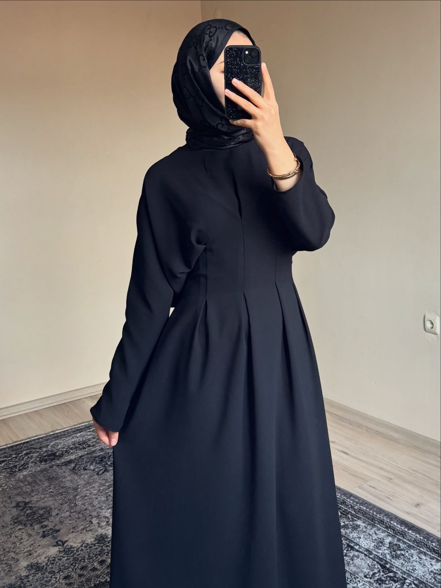 Belden Oturtmalı Siyah Elbise