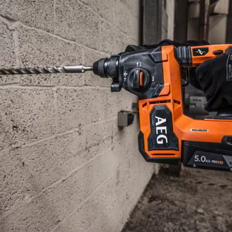 AEG BBH18BL2-502C 18 V 5.0 Ah Akülü Kömürsüz Kırıcı Delici - 4935492343