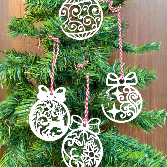 10 Parça Kırmızı Beyaz İpli Fiyonk Model Ahşap Yılbaşı Ağaç Süsü (5381)