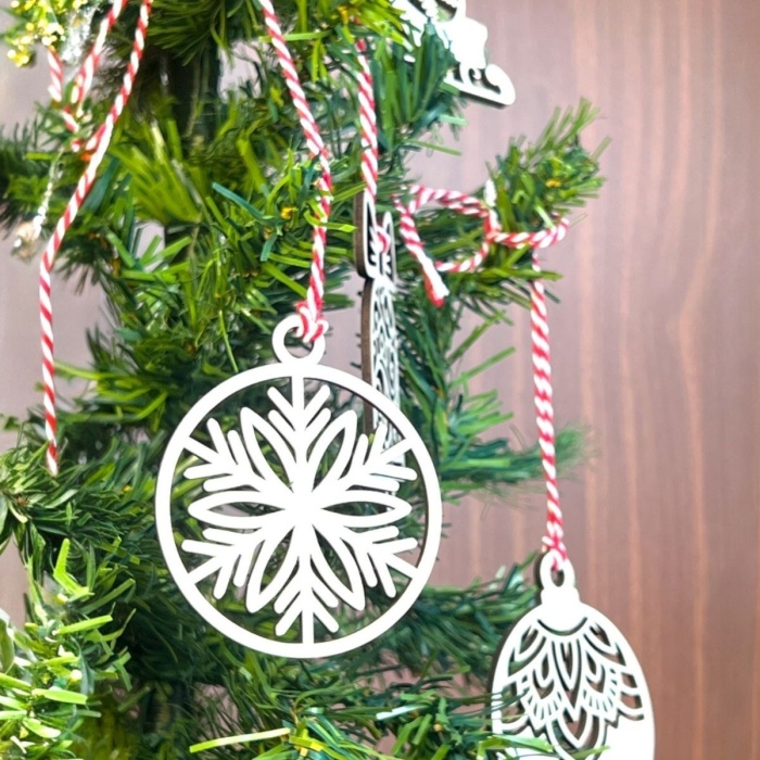 10 Parça Kırmızı Beyaz İpli Karışık Model Ahşap Yılbaşı Ağaç Süsü (5381)