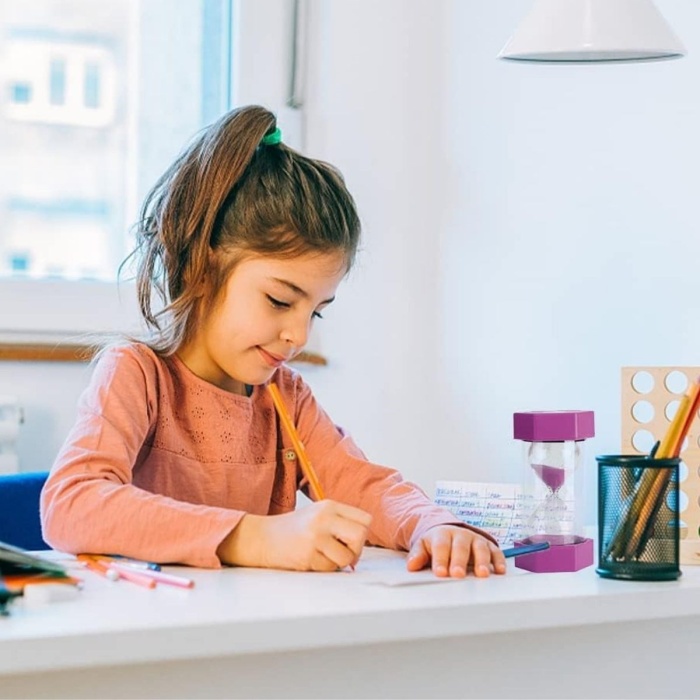 Renkli Cam Kum Saati – Dekoratif Masaüstü Zaman Ölçer, Estetik Ofis ve Ev Aksesuarı (5381)