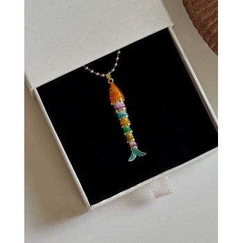 RENKLİ KIVRIK BALIK KOLYE