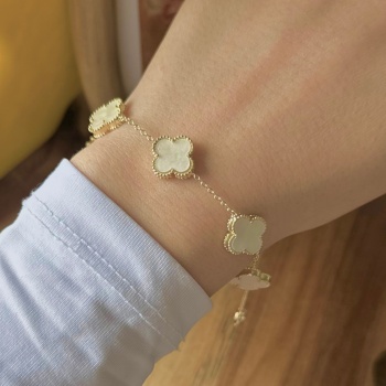 BEYAZ CLOVER VIP BİLEKLİK