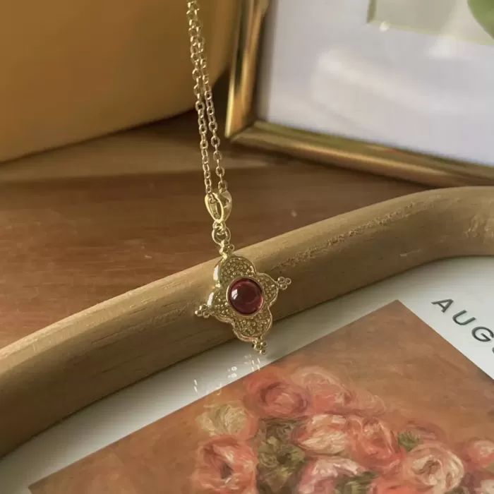 GOLD RUBY VINTAGE KOLYE