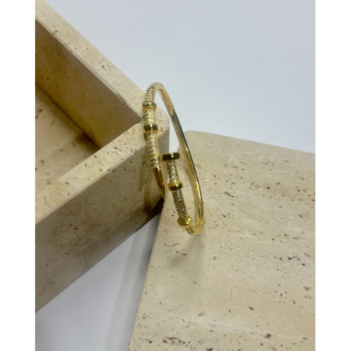 GOLD TAŞLI ÇİVİ KELEPÇE