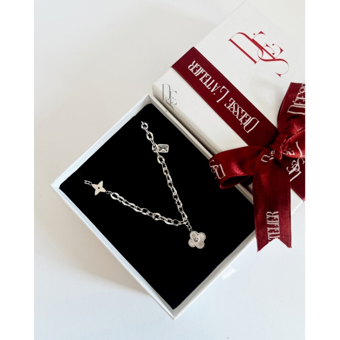 SİLVER YONCA ÇİÇEK KOLYE