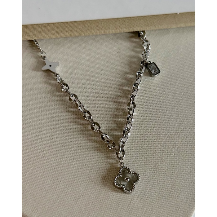 SİLVER YONCA ÇİÇEK KOLYE