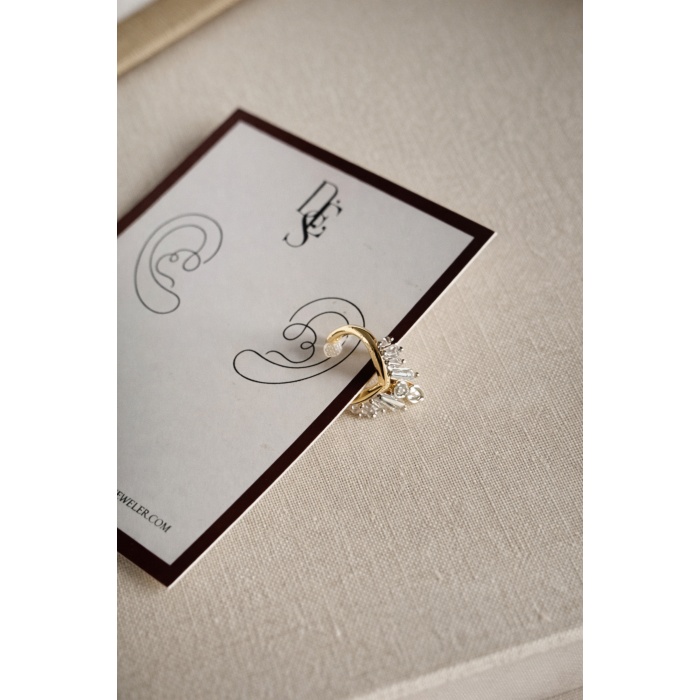 GOLD TAÇ DETAYLI TAŞLI EAR CUFF
