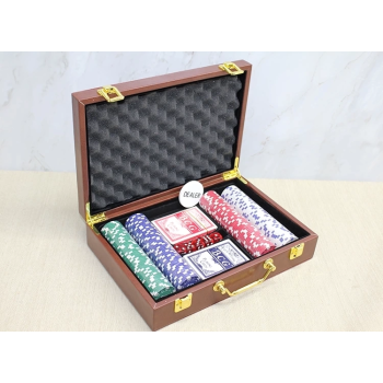 KESGİN MARKET® Deri Çantalı 200 Chip Ve 2 Adet İskambil Kağitına Sahip Poker Oyunu Alk4229