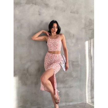 Kadın Toz Pembe Çiçek Desenli Askılı Crop Bluz ve Yırtmaçlı Etek İkili Takım