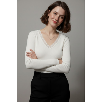 Kadın Beyaz Pamuklu Kaşkorse Dantelli V Yaka Ön Arka Dekolteli Slim Fit Esnek Bluz