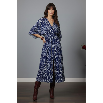Kadın Lacivert Desenli Bürümcük Kumaş Kruvaze Yaka Yarasa Kol Önden Yırtmaçlı Uzun Midi Elbise