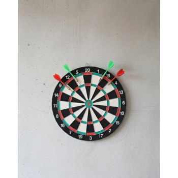 17 İnç Profesyonel Dart Tahtası Dayanıklı Yapı Ve 4 Metal Dart Oku
