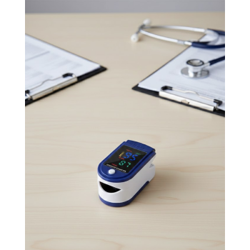 Kolay Kullanımlı Parmak Tipi Pulse Oksimetre Ev Tipi Kullanım