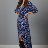 Kadın Lacivert Desenli Bürümcük Kumaş Kruvaze Yaka Yarasa Kol Önden Yırtmaçlı Uzun Midi Elbise
