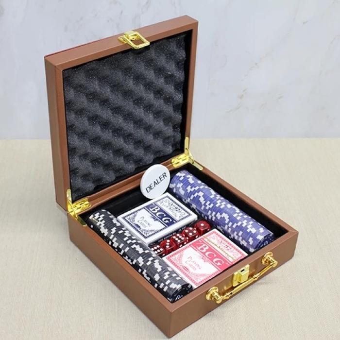 KESGİN MARKET® Deri Çantalı 100 Chip Ve 2 Adet İskambil Kağitına Sahip Poker Oyunu Alk4228