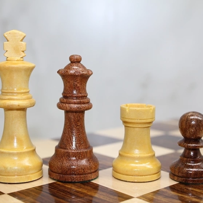 KESGİN MARKET® Özel Vernikli Mıknatıs Taşlı Ahşap Katlanabilir Kutulu Satranç Oyunu 17.5 Cm G221