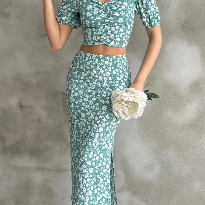 Kadın Yeşil Çiçek Desenli Yırtmaçlı Etekli Crop Bluz İkili Takım