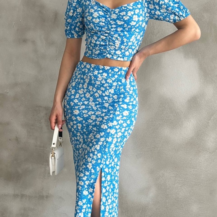 Kadın Mavi Çiçek Desenli Yırtmaçlı Etekli Crop Bluz İkili Takım