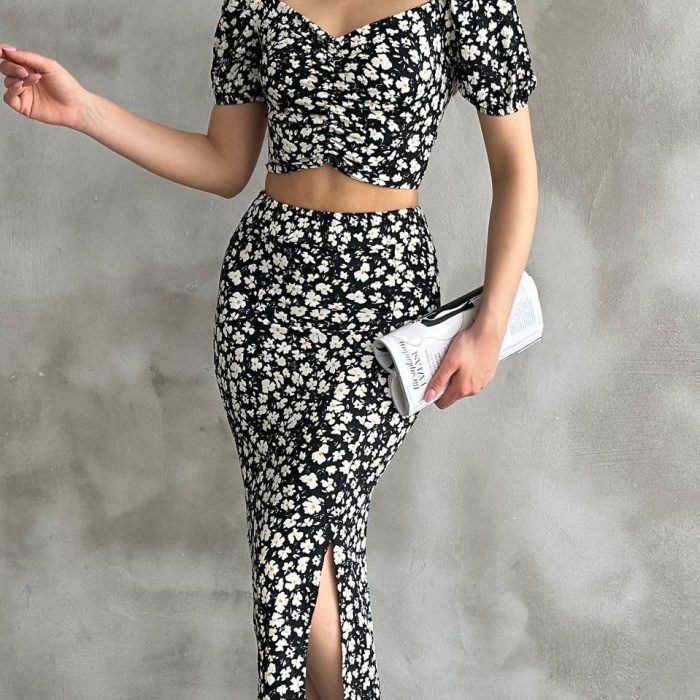 Kadın Siyah Çiçek Desenli Yırtmaçlı Etekli Crop Bluz İkili Takım