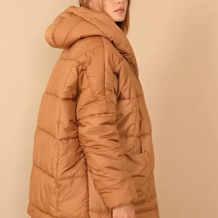 Astarlı Kapitone Kumaşlı ve Kapüşonlu Uzun Kollu Bol Kadın Taba Mont 