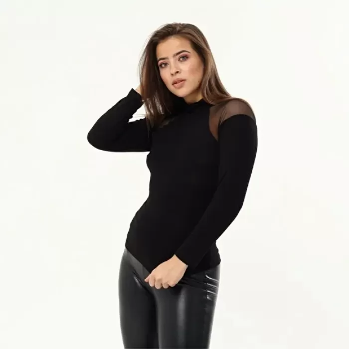 Kadın Siyah Omuzlar Tüllü Boğazlı Bluz