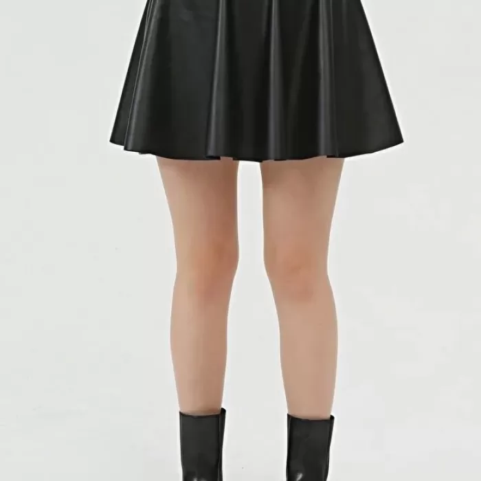 Kadın Mini Kloş Siyah Renkli Suni Deri Etek