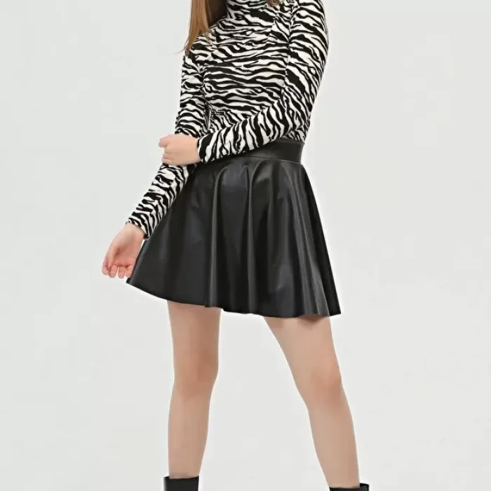 Kadın Mini Kloş Siyah Renkli Suni Deri Etek