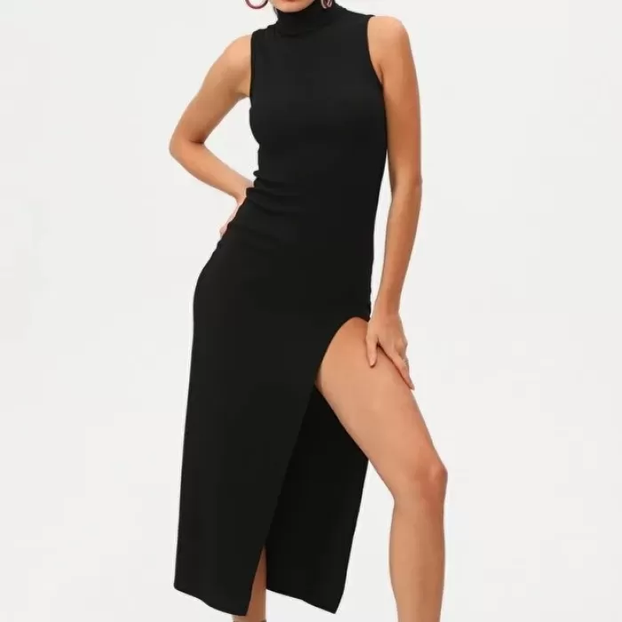 Kadın Siyah Boğazlı Kolsuz Yırtmaçlı Maxi Elbise