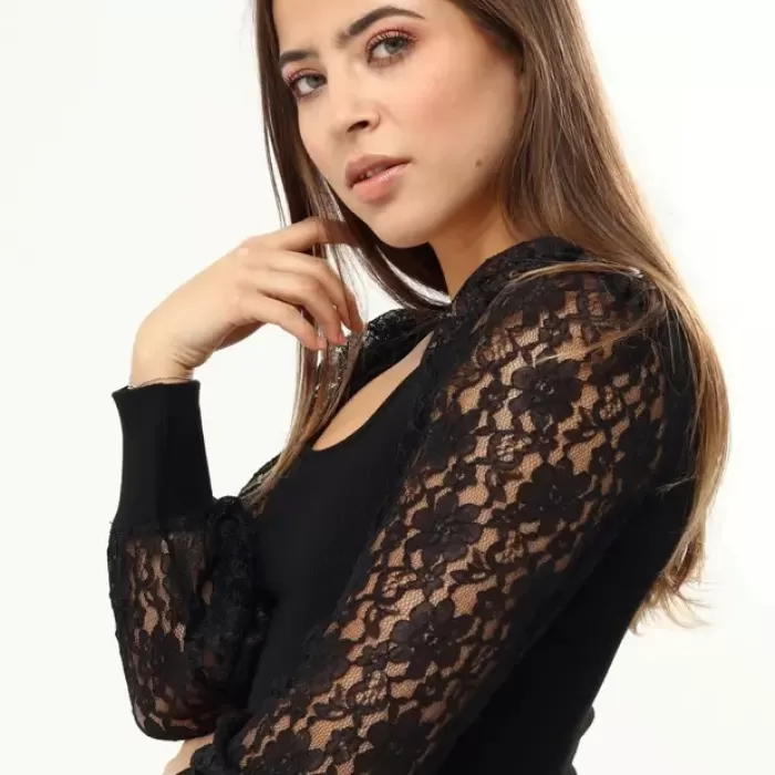 Kadın Siyah Kollar Dantel U Yaka Bluz