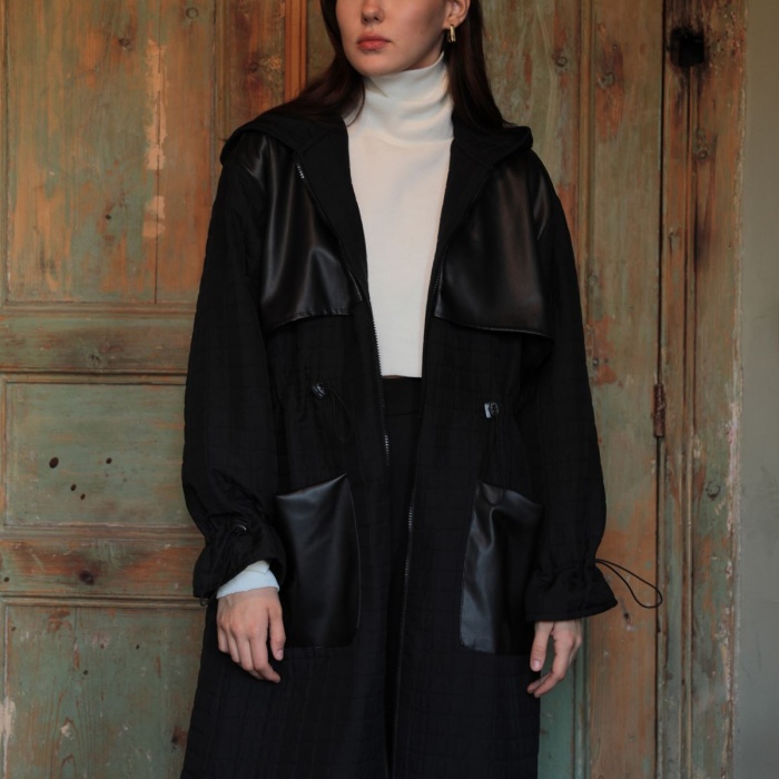 Deri Kumaş Garni Detay Jakar Kadın Trençkot-Siyah