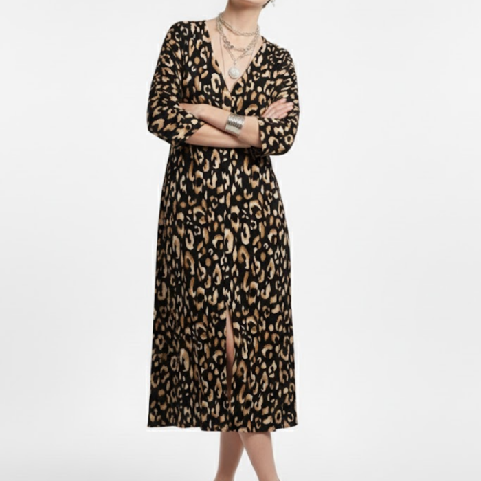 Kadın Siyah Leopar Desenli Bürümcük Dokuma Kruvaze Yaka Yarasa Kol Önü Yırtmaçlı Midi Elbise