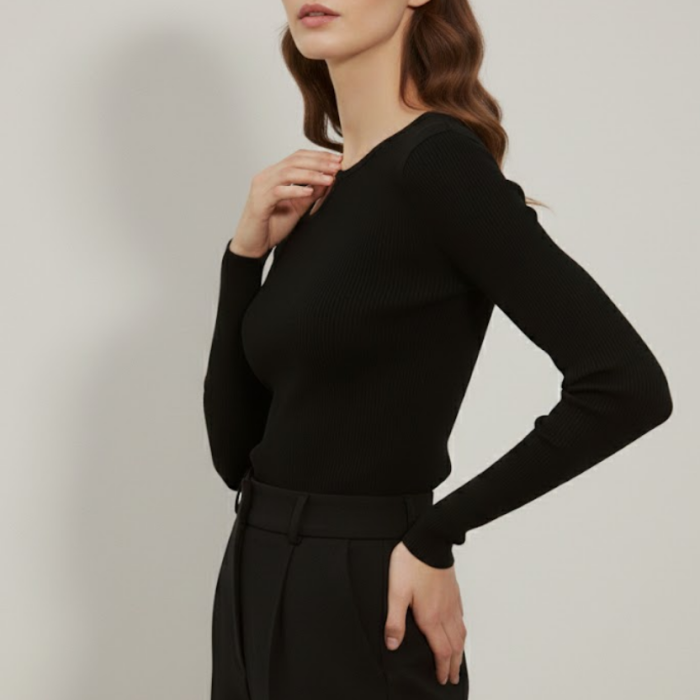 Kadın Siyah Pamuklu Kaşkorse Zincir Detaylı Pencere Yaka Cut Out Slim Fit Esnek Bluz