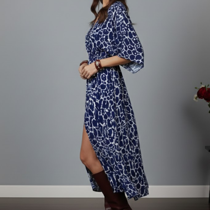 Kadın Lacivert Desenli Bürümcük Kumaş Kruvaze Yaka Yarasa Kol Önden Yırtmaçlı Uzun Midi Elbise