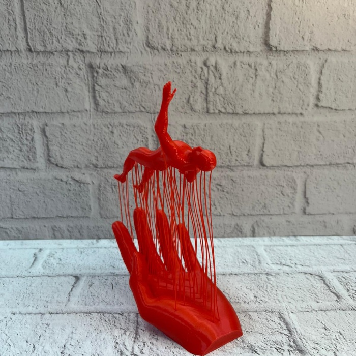 3D El Üzerinde İnsan Figürü Kırmızı Sanatsal Masa Üstü Dekor 12x18 cm