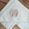 Yenidoğan Kulaklı Şapkalı Düğme Detaylı Fiyonklu Bebek Battaniyesi Kundak