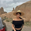Madonna yaka bol paça pantolonlu takım