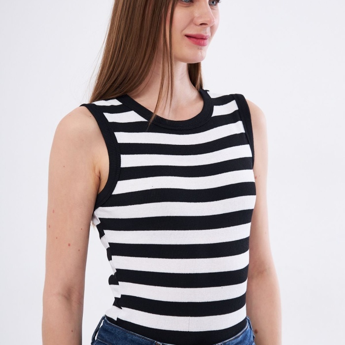 Kadın Siyah Beyaz Çizgili Fitlilli Likralı Pamuklu Bisiklet Yaka Kolsuz Tshirt Atlet