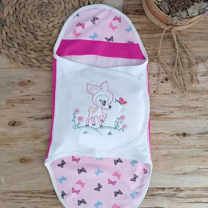 Yenidoğan İlk Baharın Ceylanı Nakışlı Çıt Çıt Kapama Bebek Kundak Pembe